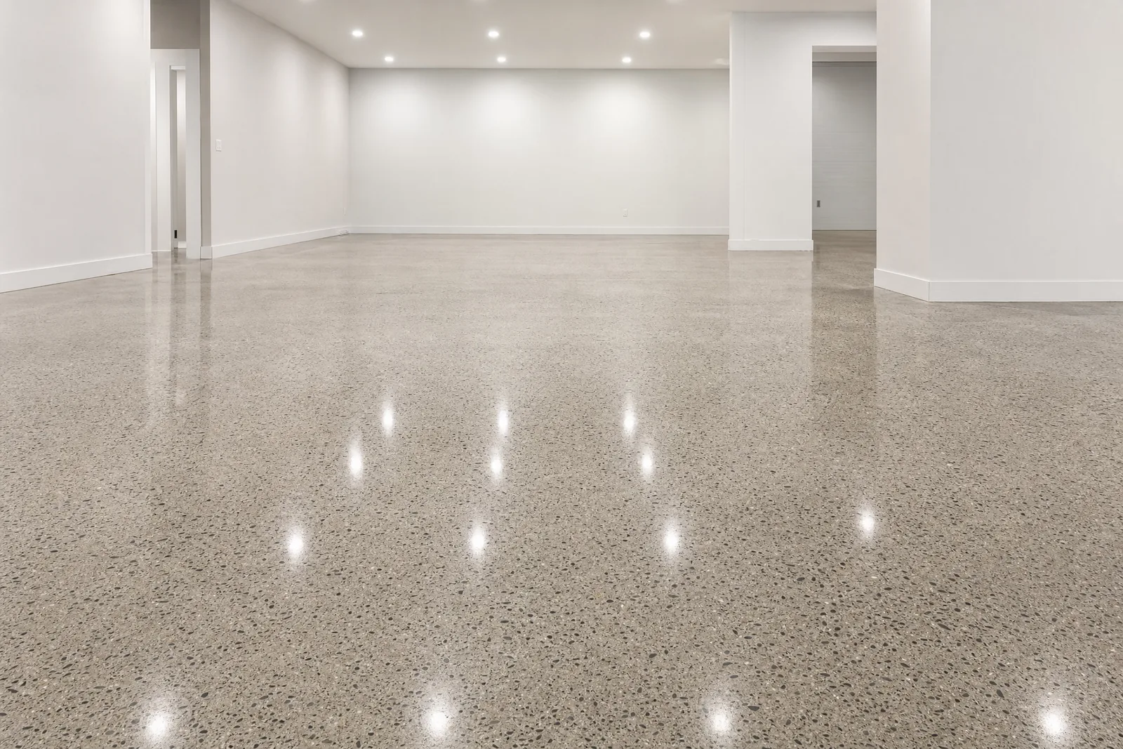 Polished concrete with salt and pepper aggregate